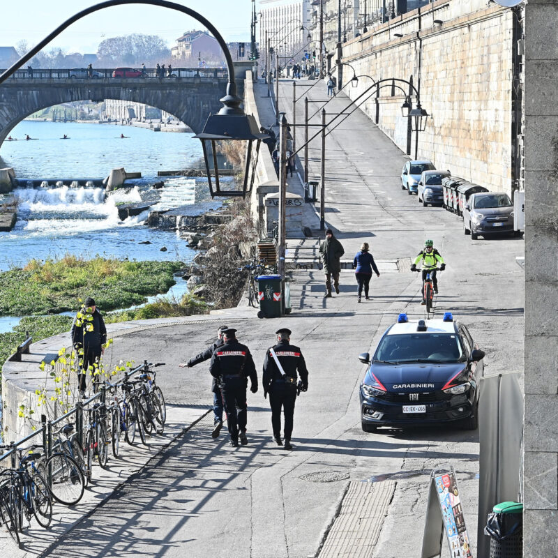 La zona dei Murazzi controllata dai carabinieri dopo il ferimento di Mauro Glorioso