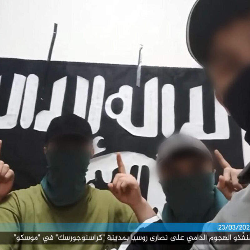 Il post con cui l'Isis ha rivendicato nuovamente l'attentato al Crocus City Hall di Mosca dichiarando che a mettere in atto l'attacco sono stati quattro dei suoi "combattenti" di cui ha pubblicato le foto. "L'attacco si inserisce nel contesto di una guerra furiosa tra lo Stato Islamico e i Paesi che combattono l'Islam", ha aggiunto Amaq. X +++ ATTENZIONE LA FOTO NON PUO' ESSERE PUBBLICATA O RIPRODOTTA SENZA L'AUTORIZZAZIONE DELLA FONTE DI ORIGINE CUI SI RINVIA+++ NPK +++