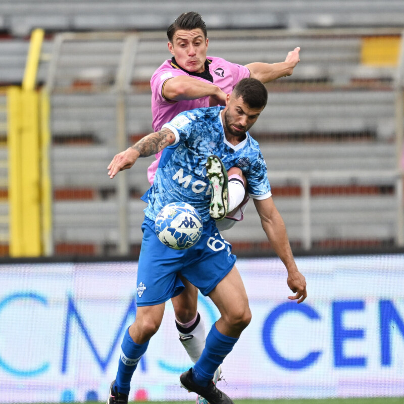 Como 30/04/2023: Ionuț Nedelcearu durante la partita di Serie B Como vs Palermo allo Stadio Giuseppe Sinigaglia di Como(Foto Tullio Puglia)