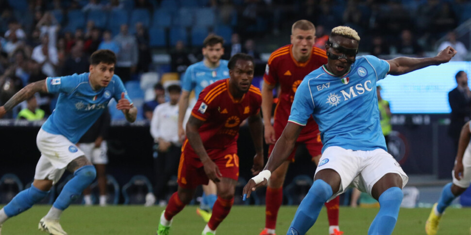 In Naples super Svilar and Abraham save Roma