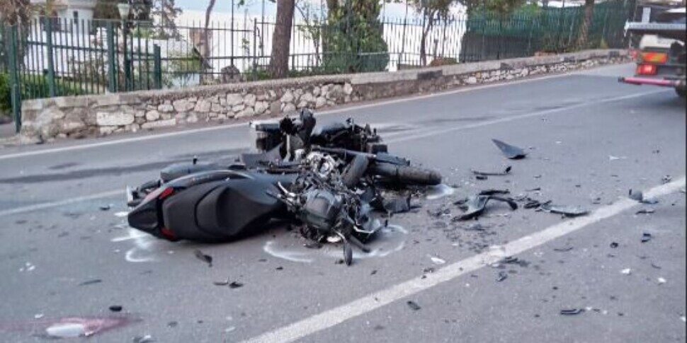 Scontro Tra Due Moto A Taormina Un Giovane Di Anni In Coma