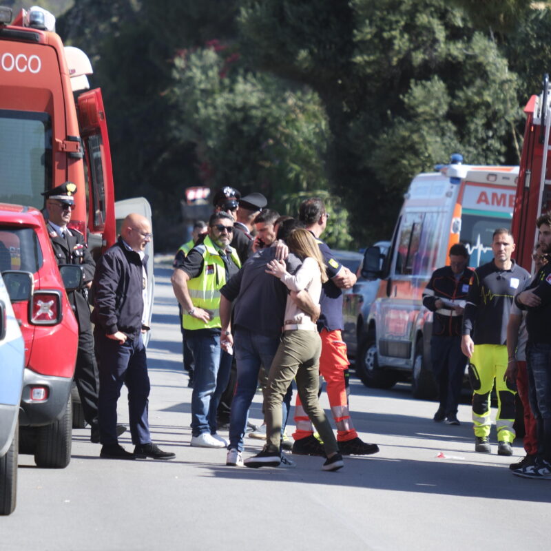 Parenti delle vittime del tragico incidente sul lavoro a Casteldaccia (Palermo), 06 maggio 2024. E' di cinque morti e due intossicati, uno dei quali in gravi condizioni, il bilancio definitivo della strage sul lavoro avvenuta a Casteldaccia./////Relatives of the victims of the tragic workplace accident in Casteldaccia, near Palermo, Sicily island, southern Italy 06 May 2024. The final toll of the workplace massacre which occurred in Casteldaccia is five dead and two intoxicated, one of whom is in serious condition.ANSA/IGOR PETYX