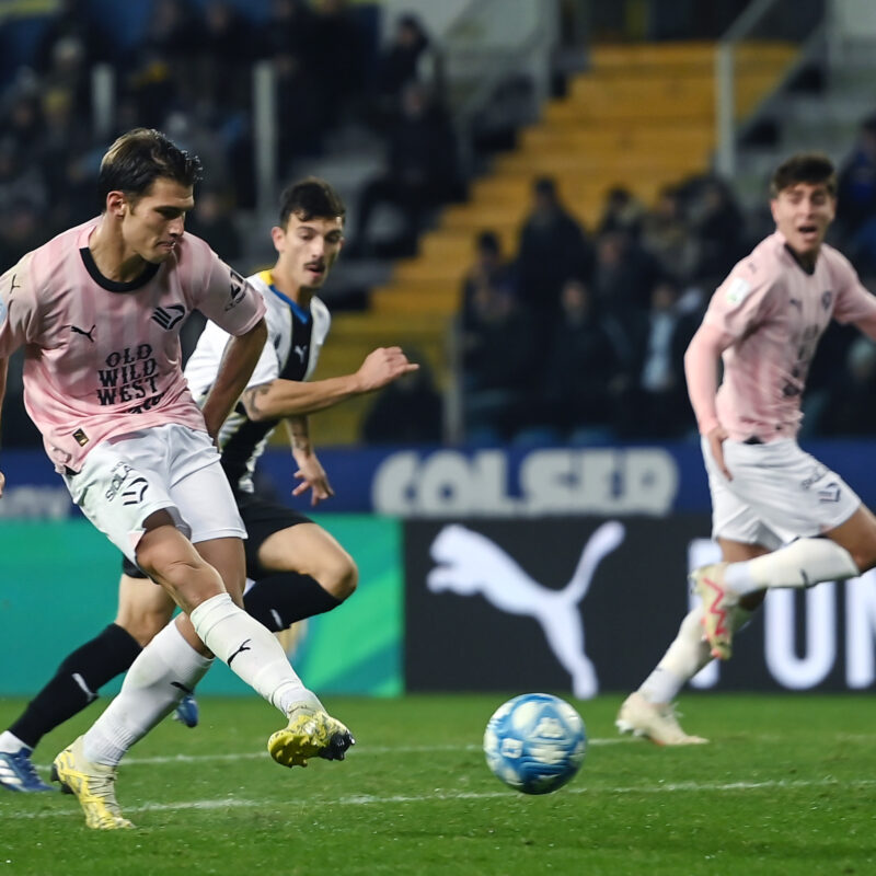 Il gol di Segre nella partita Parma-Palermo dell'ultimo campionato