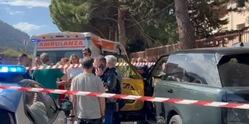 La polizia sul luogo del ritrovamento dell'imprenditore Angelo Onorato, trovato morto nella sua auto con una fascetta di plastica che gli stringeva il collo
