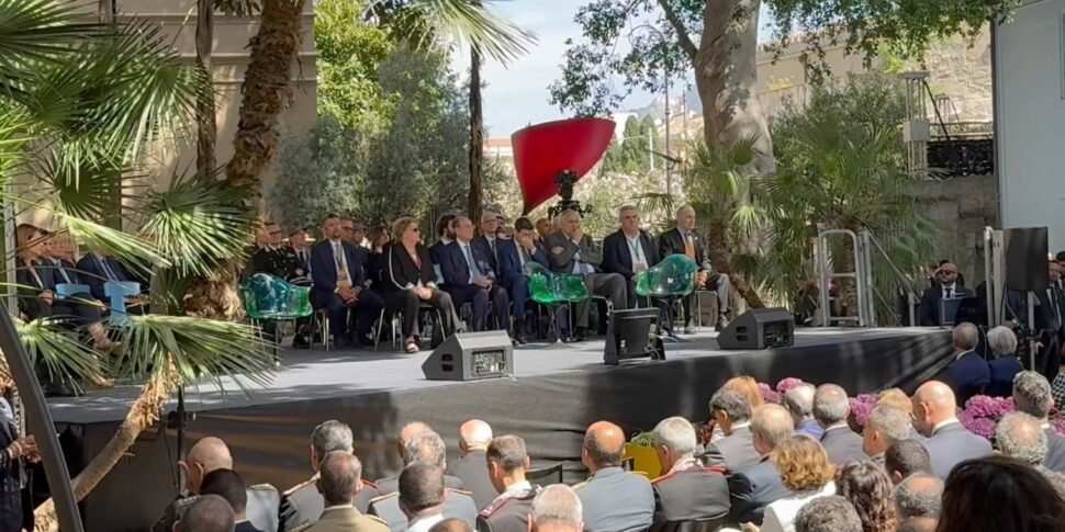 è Celebre Per La Sua Memoria La strage di Capaci 32 anni dopo, Palermo ricorda Falcone: «La sua