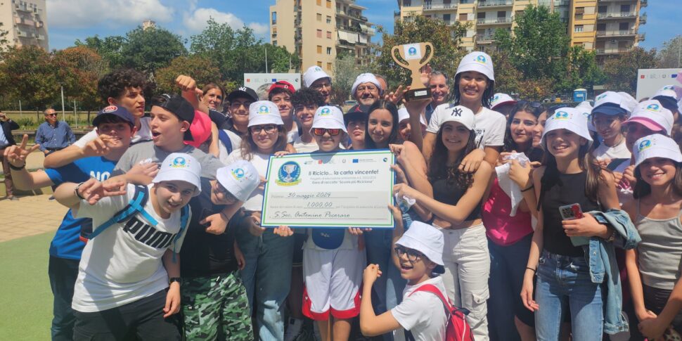 Il progetto &laquo;Il Riciclo...la carta vincente&raquo;: la Rap premia due scuole a Palermo - Giornale di Sicilia