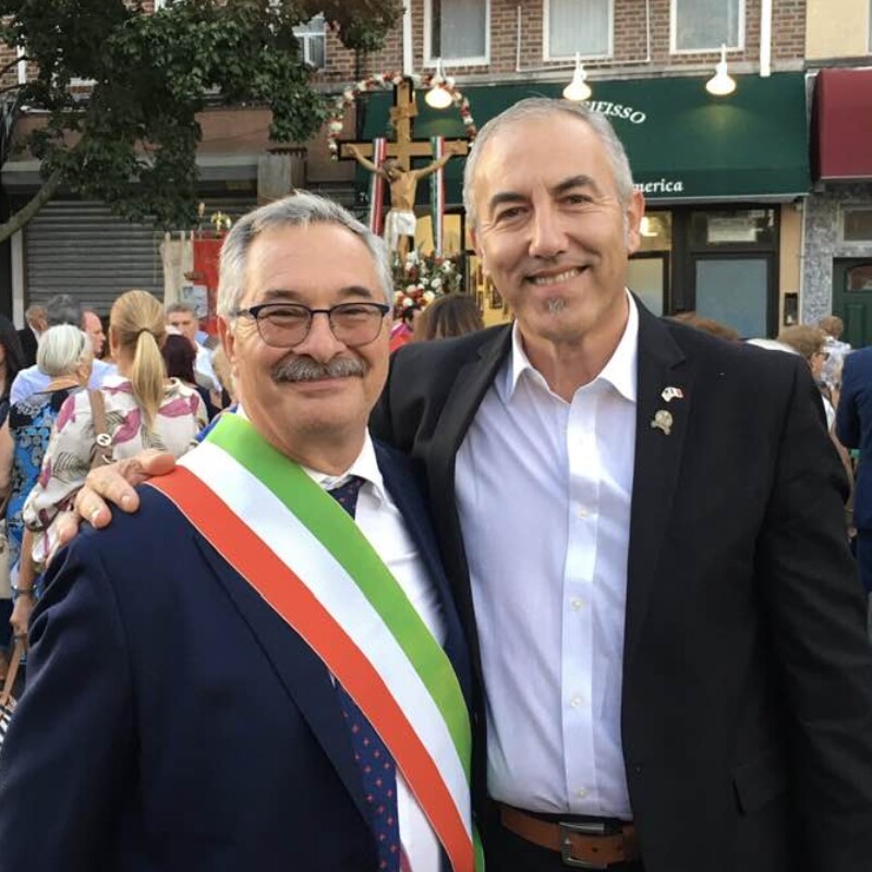 Il sindaco Giovì Monteleone con Aurelio Conigliaro