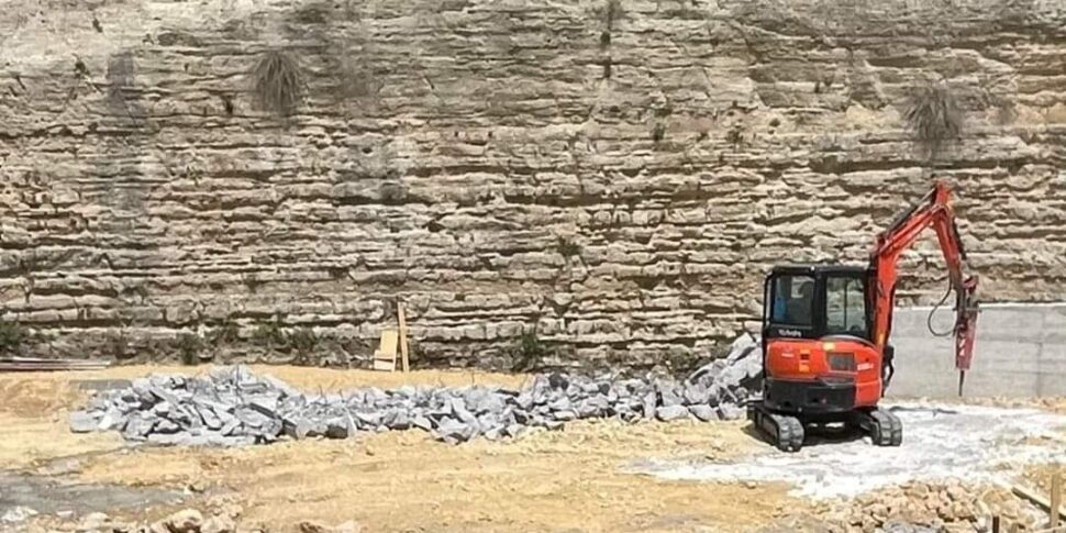 A Enna abbattuto il muro in cemento a ridosso del Castello di Lombardia