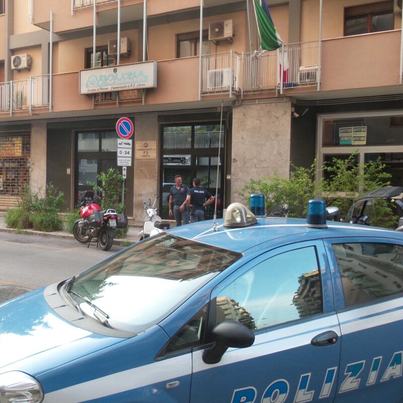 PALERMO - 11.09.2016 - CROLLO SOFFITTO COMMISSARIATO LIBERTA'. FERITO UN POLIZIOTTO.© MICHELE NACCARI/ STUDIO CAMERA