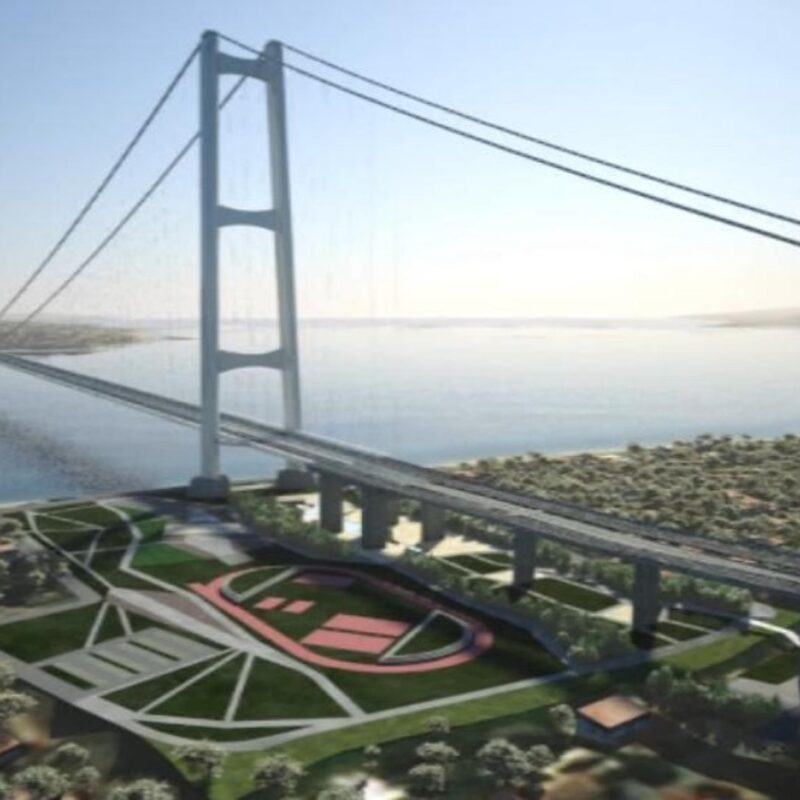 Un rendering del Ponte sullo Stretto."Per me è una grande soddisfazione, vi ringrazio". Con queste parole il vicepremier e ministro Matteo Salvini ha aperto la riunione al Mit sull'aggiornamento del progetto definitivo del Ponte sullo Stretto. Al ministero si è svolto l'incontro istituzionale per presentare la relazione del progettista sull'aggiornamento del progetto definitivo del collegamento stabile tra Calabria e Sicilia.ANSA/US MIT+++ ANSA PROVIDES ACCESS TO THIS HANDOUT PHOTO TO BE USED SOLELY TO ILLUSTRATE NEWS REPORTING OR COMMENTARY ON THE FACTS OR EVENTS DEPICTED IN THIS IMAGE; NO ARCHIVING; NO LICENSING +++ NPK +++