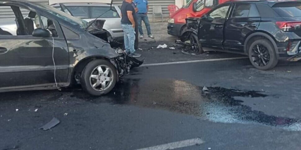 Scontro frontale tra due auto a Rometta, sei feriti: una ragazzina in ...