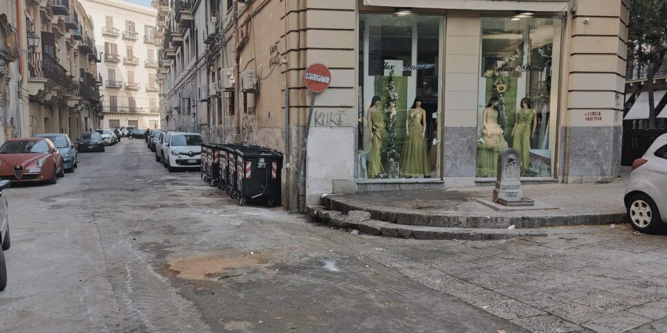He cleaned the area close to the window of a bridal store in Rome