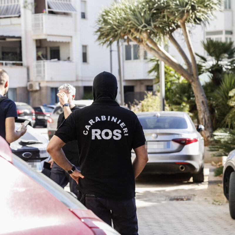 Carabinieri del ROS nel covo scoperto durante le indagini sulla rete dei fiancheggiatori di Matteo Messina Denaro a Mazara del Vallo, 17 luglio 2024.ANSA/ CARMELO SUCAMELI