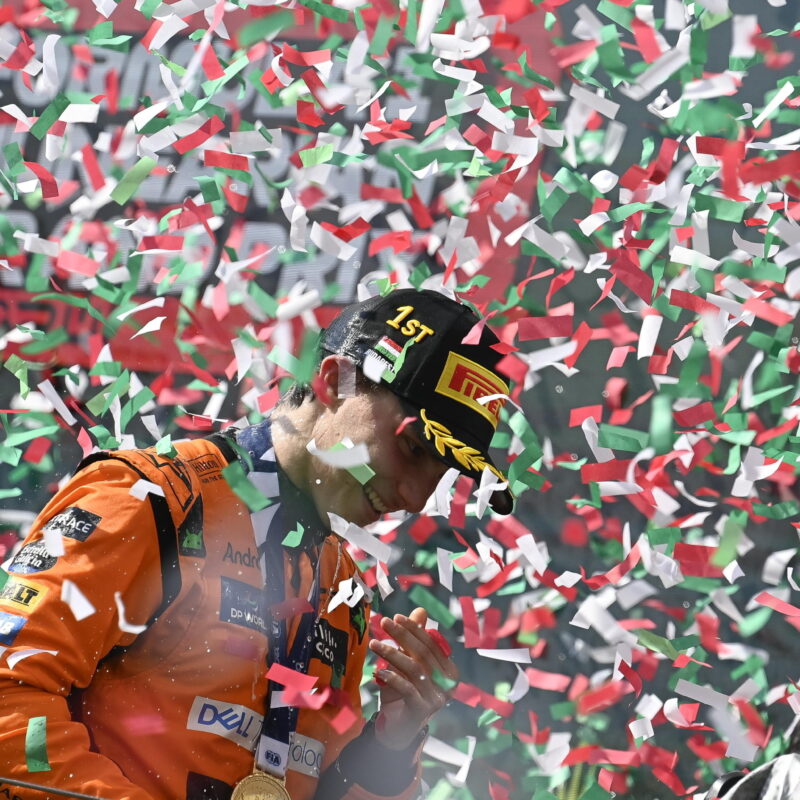 epaselect epa11490389 McLaren driver Oscar Piastri of Australia celebrates on the podium after winning the Formula One Hungarian Grand Prix at the Hungaroring circuit, in Mogyorod, near Budapest, 21 July 2024. EPA/Tamas Kovacs HUNGARY OUT