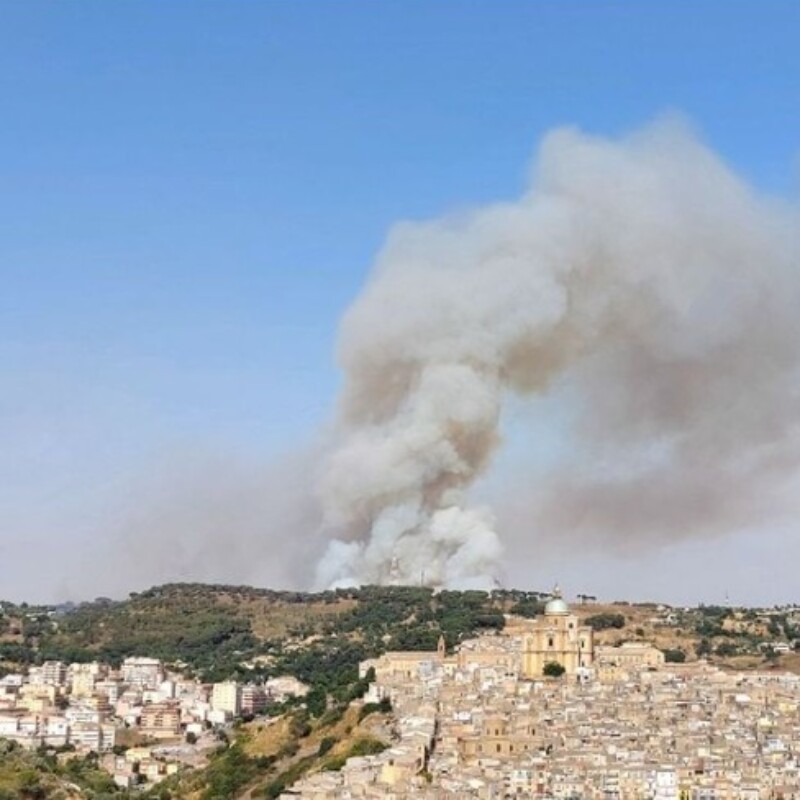 Canadair in azione (foto d'archivio)