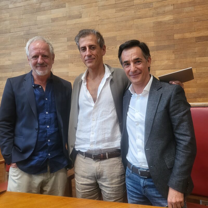 Da sinistra Pasquale Scimeca con gli attori Gaetano Bruno e Peppino Mazzotta