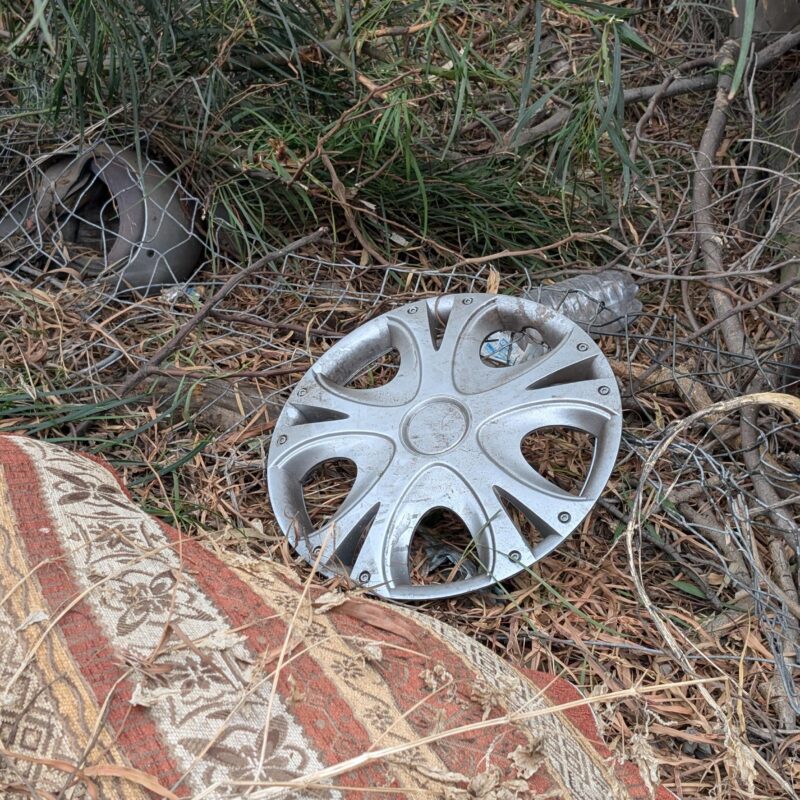 Il luogo in cui la scorsa notte a Villabate, alle porte di Palermo, una bambina di tre anni è morta in un incidente stradale. L'auto, una Volkswagen Polo, condotta dal padre della piccola, un quarantenne , è finita contro un muro in via Natta. Palermo, 7 luglio 2024. ANSA/IGOR PETYX