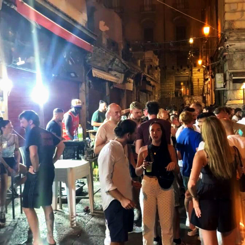 Palermo.La movida alla Vucciria domenica sera..Ph.Alessandro Fucarini