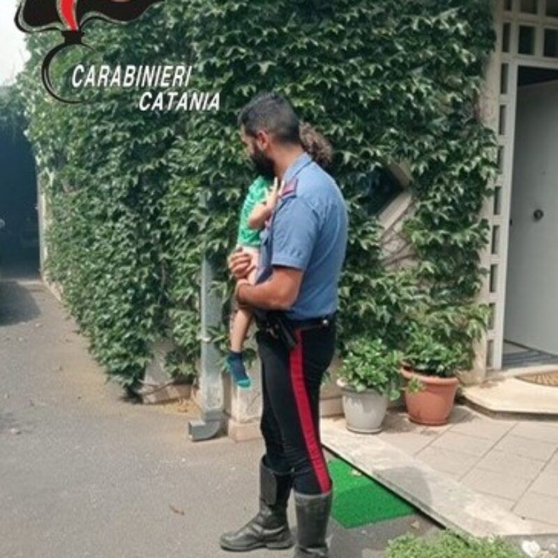 salvataggio bambino incendio catania