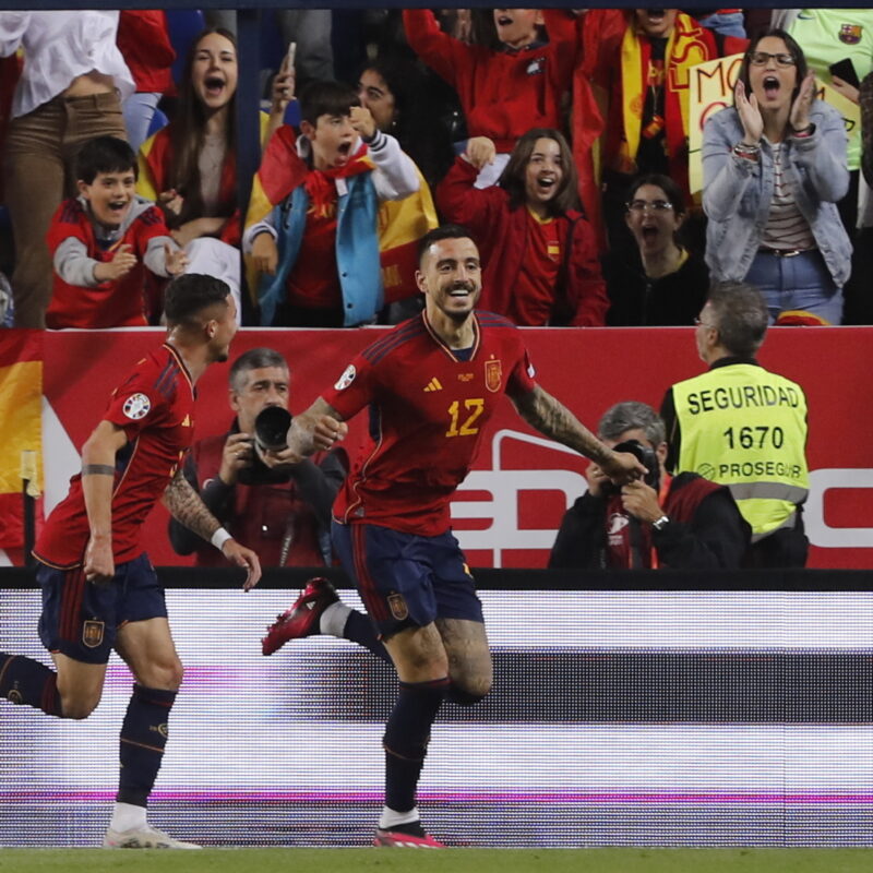 epa10543471 Spain's Joselu (R) celebrates after scoring during the Euro 2024 Qualifier soccer match between Spain and Norway, in Malaga, southern Spain, 25 March 2023. EPA/Jorge Zapata