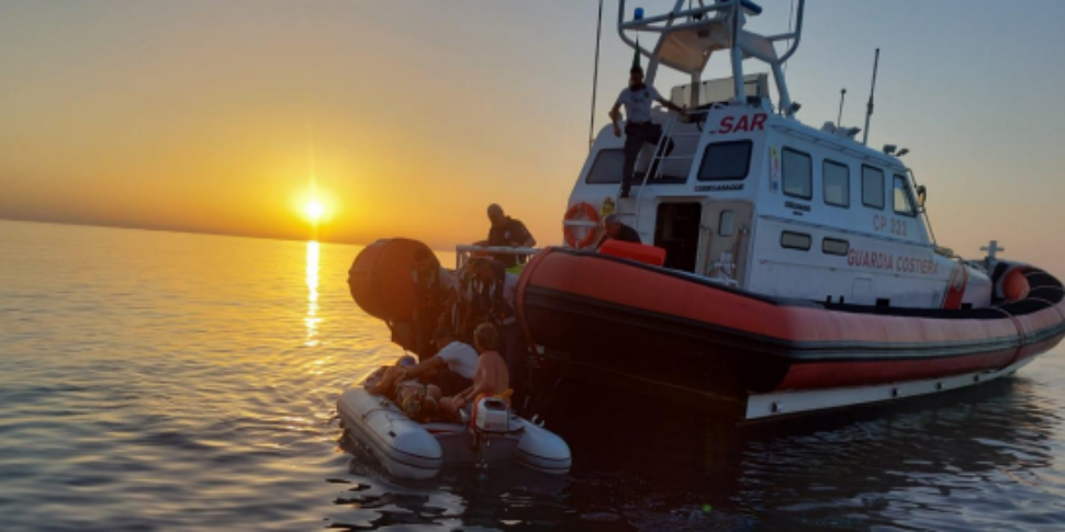 Operazione di soccorso a Salina: la guardia costiera e il 118 portano un ferito in ospedale