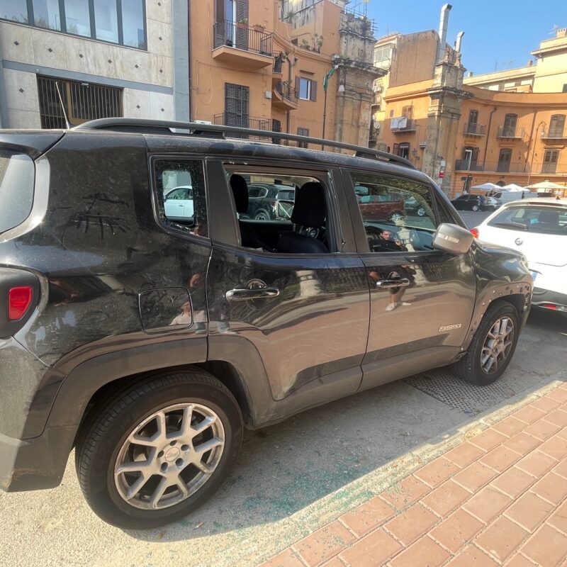 auto furto palermo via lincoln