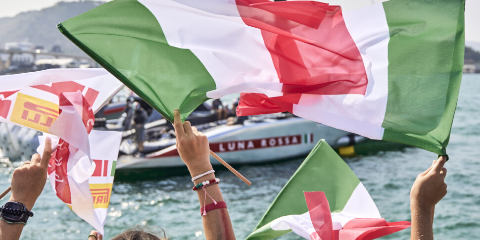 https://assets.gds.it/2024/08/LunaRossa-970x485.jpg