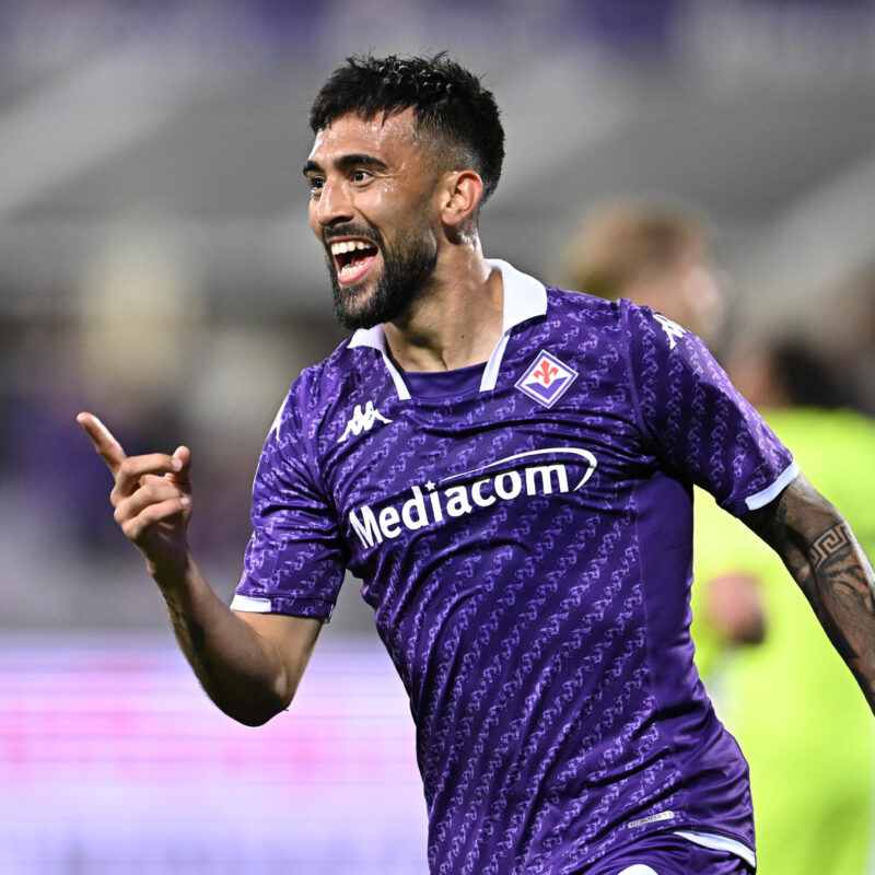 Fiorentina's foward Nicolas Gonzalez celebrate after scoring a goal during Serie A soccer match ACF Fiorentina vs US Sassuolo at Artemio Franchi Stadium in Florence, Italy, 28 April 2024ANSA/CLAUDIO GIOVANNINI