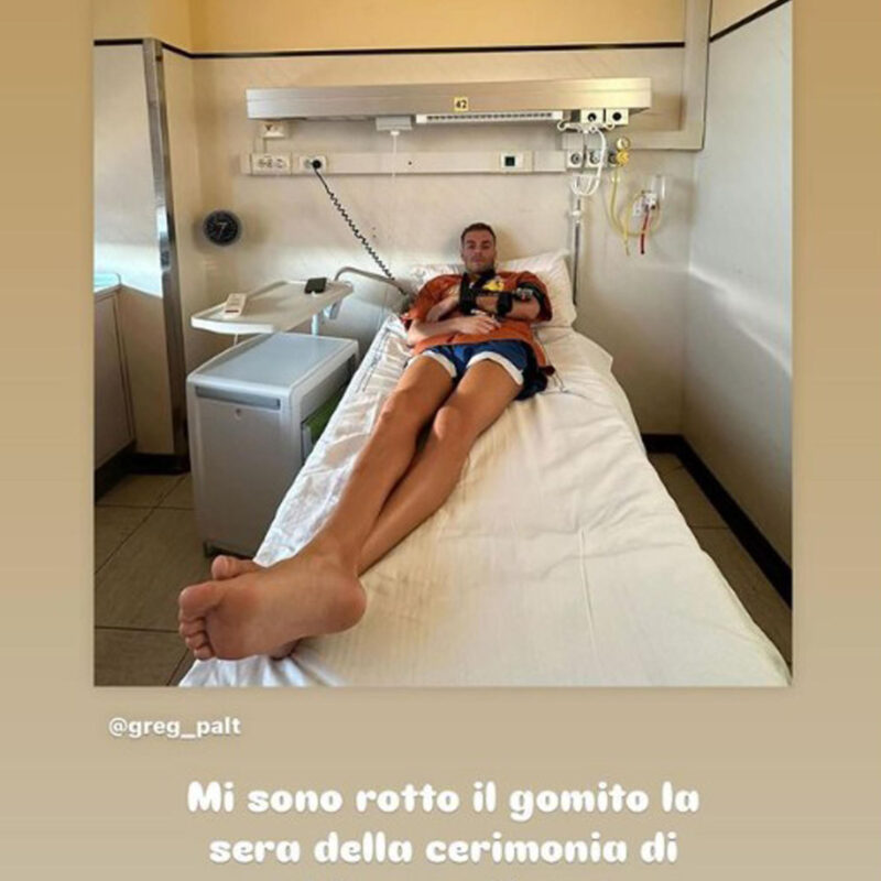 In una storia Instagram il nuotatore Gregorio Paltrinieri, portabandiera dell'Italia nella cerimonia di chiusura dei Giochi di Parigi, annuncia di essersi rotto il gomito la sera della cerimonia di chiusura delle Olimpiadi, Roma, 13 agosto 2024. "Già operato, tornerò presto", ha scritto Paltrinieri. INSTAGRAM/GREGORIO PALTRINIERI +++ATTENZIONE LA FOTO NON PUO' ESSERE PUBBLICATA O RIPRODOTTA SENZA L'AUTORIZZAZIONE DELLA FONTE DI ORIGINE CUI SI RINVIA+++ NPK +++