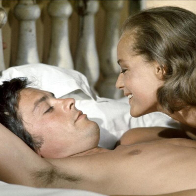 Romy Schneider e Alain Delon in una foto di scena del film di Jacques Deray "La piscina" del 1969