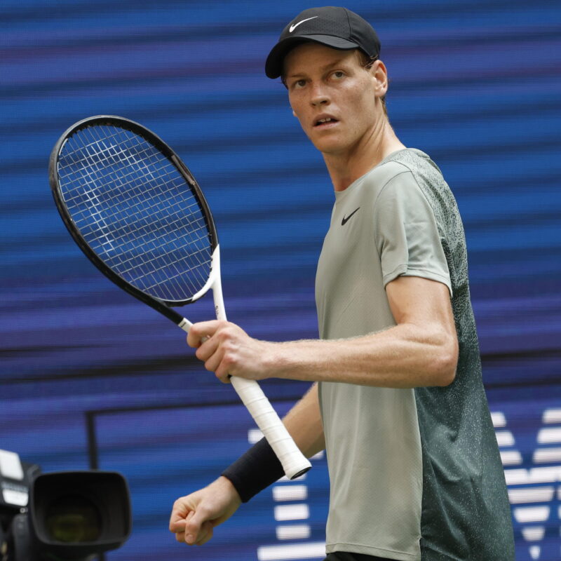 epa11567744 Jannik Sinner of Italy reacts after winning a game in the second set against Mackenzie McDonald of the US (not shown) during their first round match of the US Open Tennis Championships at the USTA Billie Jean King National Tennis Center in Flushing Meadows, New York, USA, 27 August 2024. The US Open tournament runs from 26 August through 08 September. EPA/JOHN G. MABANGLO