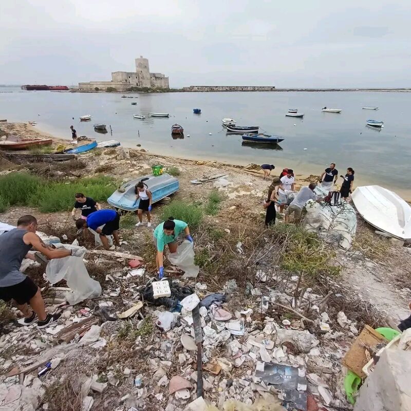 Trapani raccolta rifiuti Plastic Free onlus_79674307