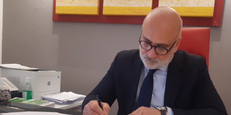 https://assets.gds.it/2024/08/caltagirone-scaled-970x485-1724223856.jpg
