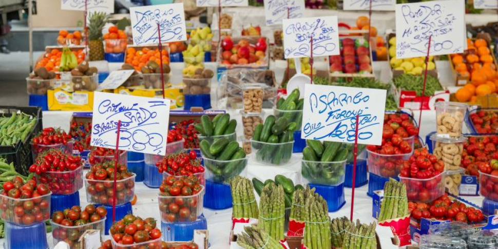 https://assets.gds.it/2024/08/ortofrutta-siccita-e-calo-dei-consumi-minacciano-il-comparto-1952441-970x485.jpg