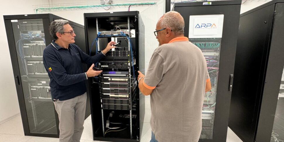 https://assets.gds.it/2024/09/Data-center-Arpa-Sicilia-970x485.jpg