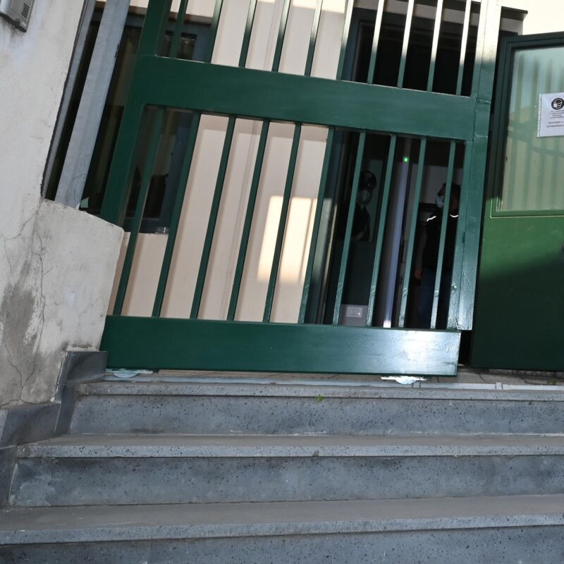 Ingresso dell'aula bunker del carcere di Gazzi, dove si svolge il maxi processo alla mafia dei pascoli a Messina, 2 marzo 2020. ANSA/CARMELO IMBESI