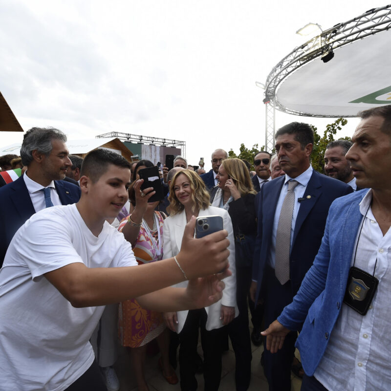 La presidente del Consiglio Giorgia Meloni a Siracusa, sull'isola di Ortigia, per l'inaugurazione dell'Expo Divinazione 24 in vista del G7 agricoltura, 21 settembre 2024. Italian Prime Minister Giorgia Meloni in Syracuse, on the island of Ortigia, for the inauguration of Expo Divinazione 24 in view of the G7 Agriculture, Sicily island, southern Italy, 21 September 2024.ANSA/SALVATORE CAVALLI