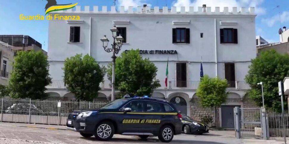 https://assets.gds.it/2024/09/guardia-di-finanza-Trani-970x485.jpg