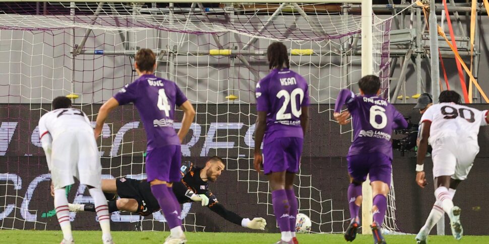 https://assets.gds.it/2024/10/De-Gea-para-rigore-in-Fiorentina-Milan-970x485.jpeg