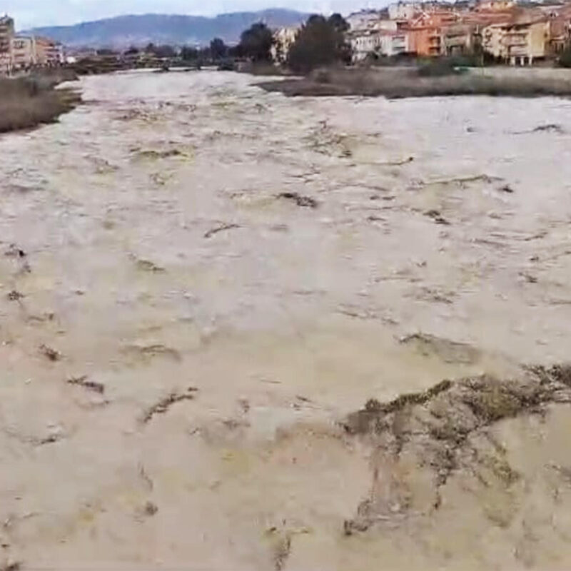 Il fiume Salso esondato in più punti per la pioggia caduta copiosa a Licata, nell'Agrigentino, 19 ottobre 2024.ANSA/Concetta Rizzo