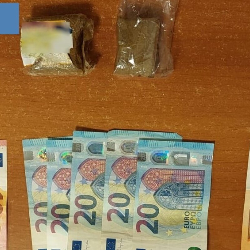 PUSHER GAMBIANO CON LA DROGA NEL MARSUPIO, ARRESTATO DALLA POLIZIA DI STATO