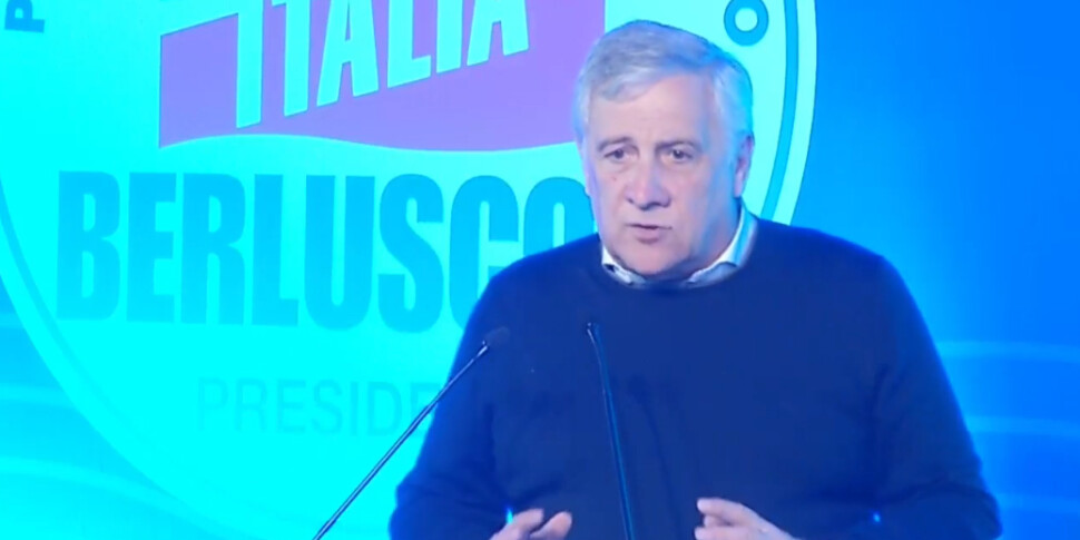 https://assets.gds.it/2024/10/Tajani-a-Santa-Flavia-970x485-1729940115.jpg