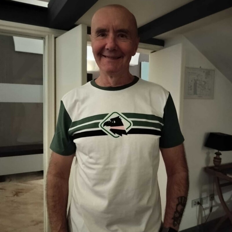 Lo-scrittore-Irvine-Welsh-a-Palermo-il-club-gli-regala-maglia