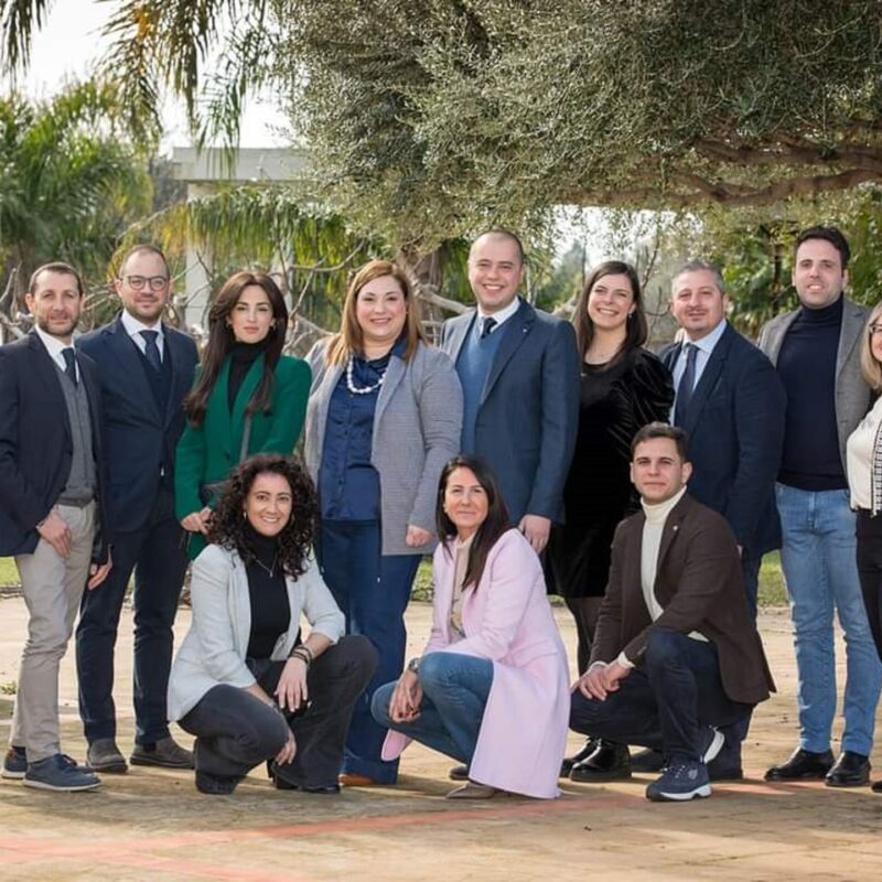 DiEsse Group: da destra Giuseppe Tornatore, Rosalinda Randazzo, Danilo Galluzzo, Danila Celano, Davide Serughetti, Diletta Spina, Desiree Gambino, Stefano Vita, Sergio Alessi e Mirko Grasso. In basso da sinistra Federica Paoniti, Marisa Grimaudo e Francesco Chimenti