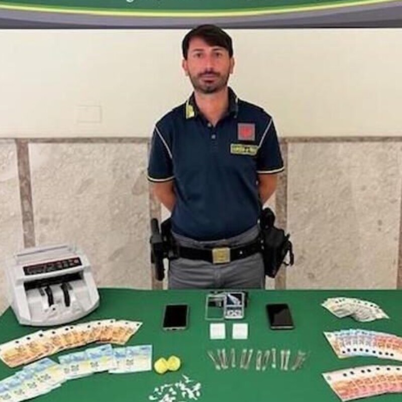Palermo, sequestrate 44 dosi di droga: tre arrestati in flagranza di reato dalle fiamme gialle