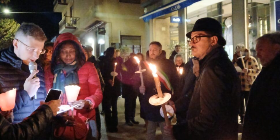 La fiaccolata per Larimar, a Piazza Armerina oltre mille persone in corteo