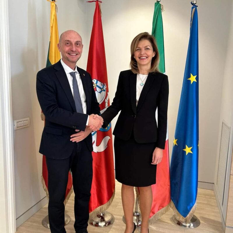 Il console Alessandro Palmigiano con Dalia Kreiviene, ambasciatore della Repubblica di Lituania in Italia