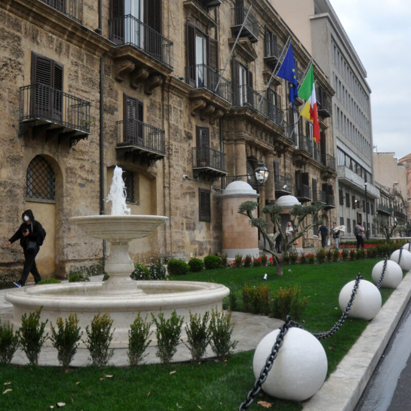 Palermo.Il Presidente della Regione Nello Musumeci l'area verde con fontane a Palazzo D'Orleans.iPh.Alessandro Fucarini