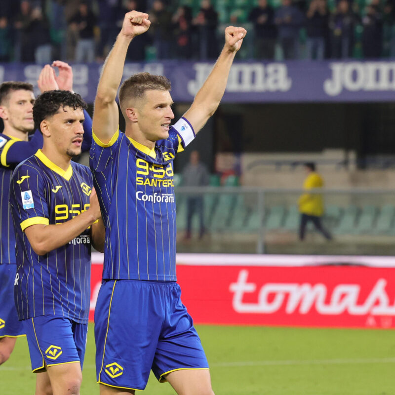 Hellas Verona's Abdou Harroui jubilates after scoring the goal 3-2  during the Italian Serie A soccer match Hellas Verona vs AS Roma at Marcantonio Bentegodi stadium in Verona, Italy, 3 November 2024. ANSA/EMANUELE PENNACCHIO