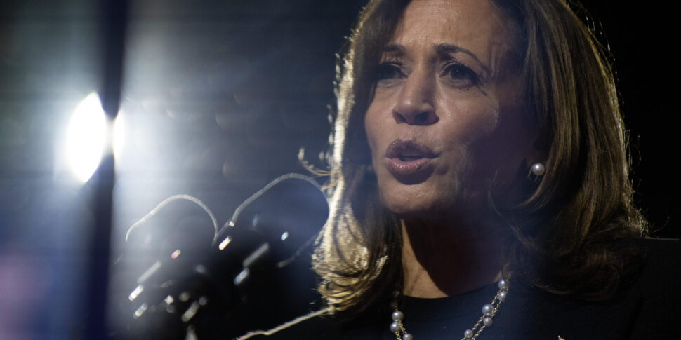 https://assets.gds.it/2024/11/US-Vice-President-and-Democratic-Presidential-Nominee-Kamala-Harris-Hosts-Philadelphia-Concert-on-Election-Day-Eve-Featuring-Lady-Gaga-and-Oprah-Winfrey_81229539-970x485.jpg